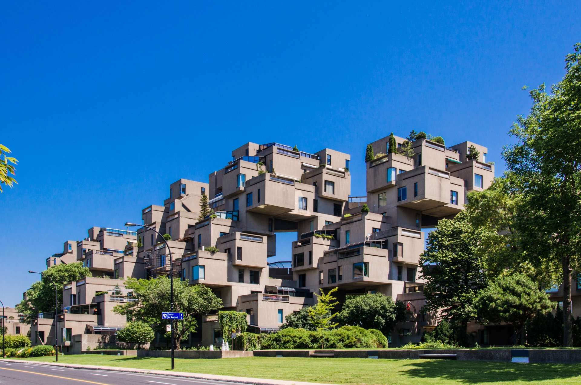 #203-2600 Av. Pierre Dupuy