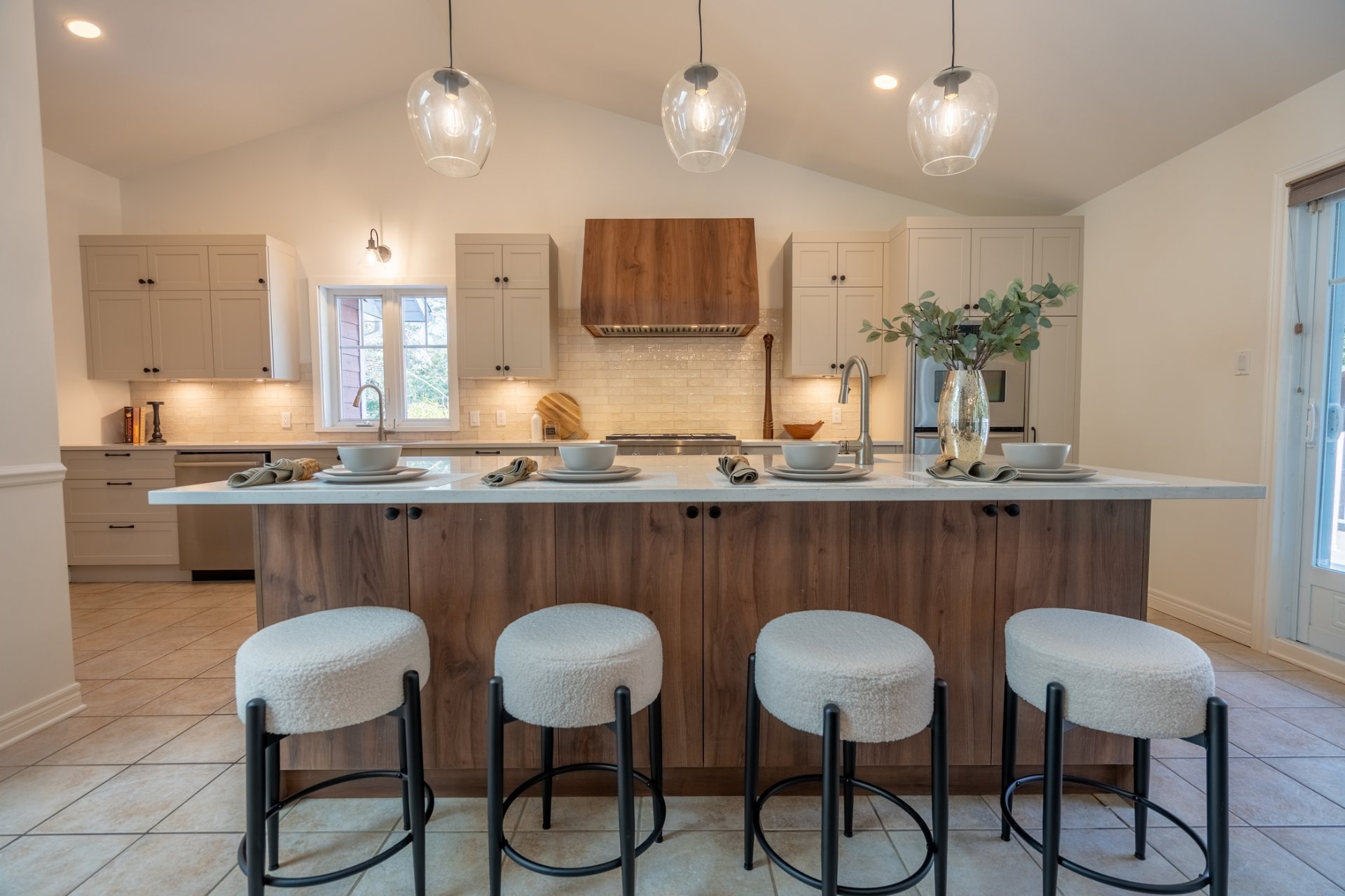 3211 Rue Pine Tree