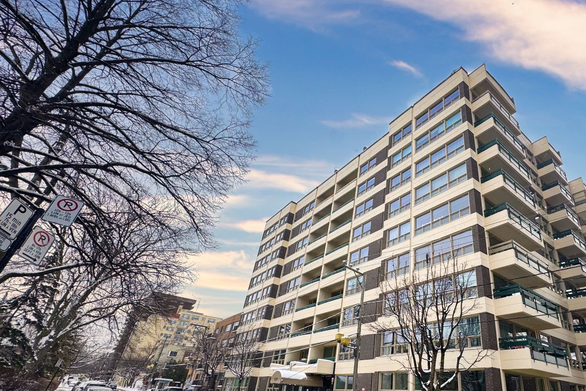 #902-5320 Av. MacDonald