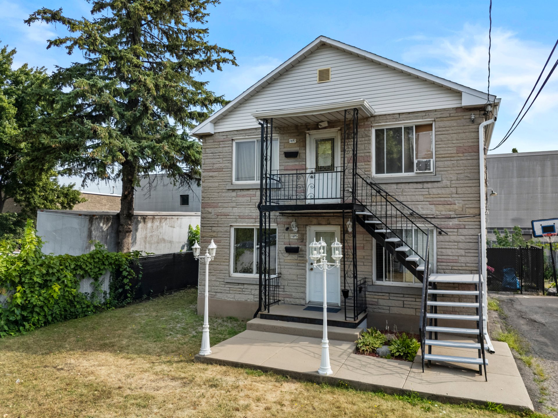 11695 - 11697 Boul. de la Rivière des Prairies