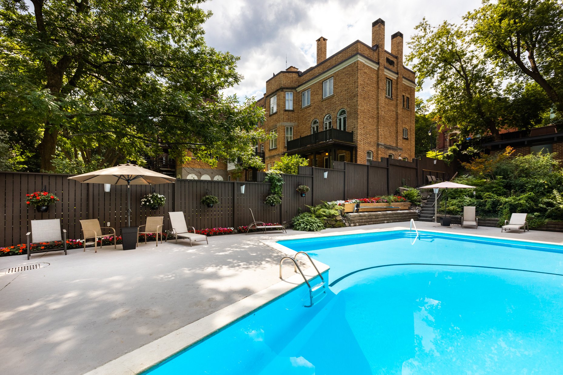 #204-1545 Av. du Docteur Penfield